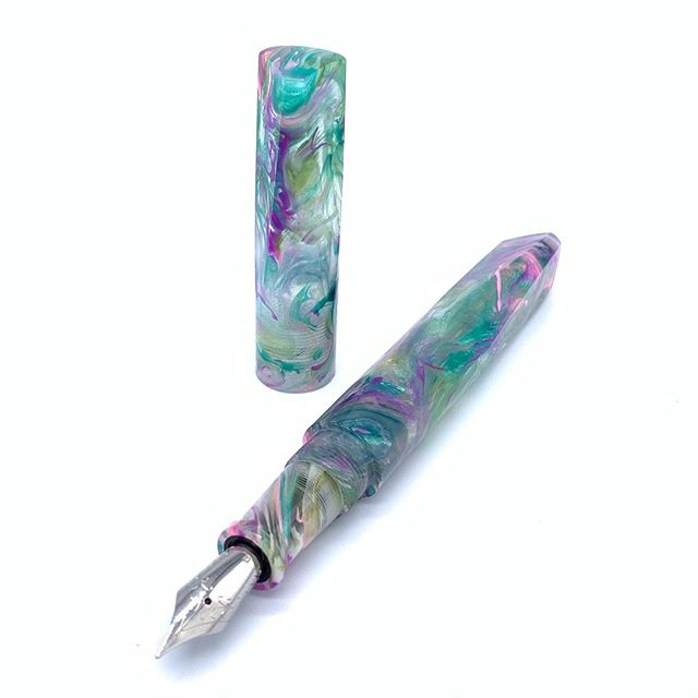Clear Water Lily Trillion Fountain Pen